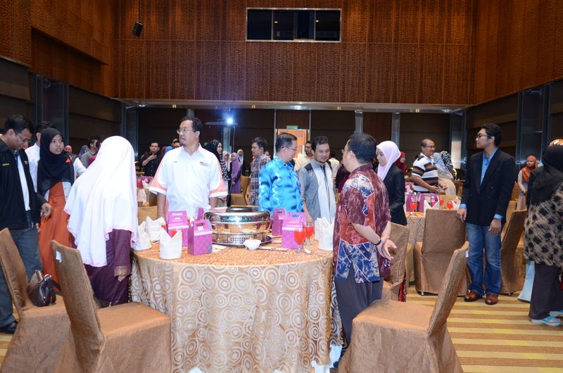 Hi tea alumni  14  077